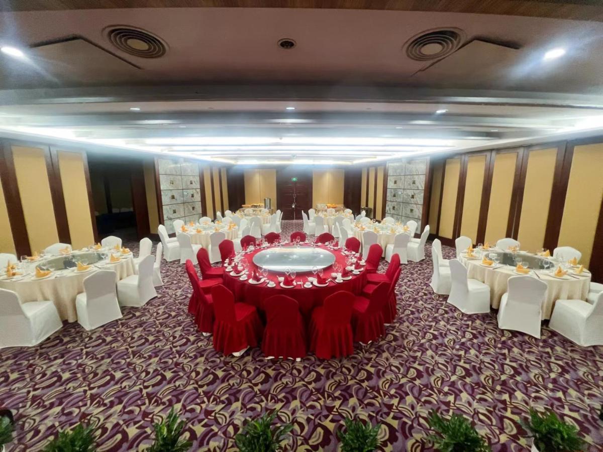 The Pavilion Hotel Sencsen Kültér fotó